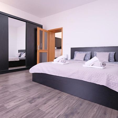Apartment Klea - Cosy, Near City Center プーラ エクステリア 写真